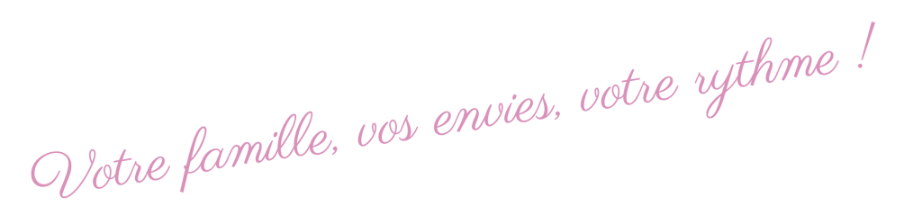 Légende en rose : « Votre famille, vos envies, votre rythme ! », pour un organisateur de voyages.